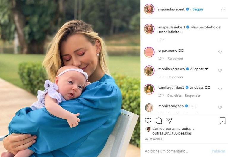 Ana Paula Siebert posa agarradinha com a filha Vicky