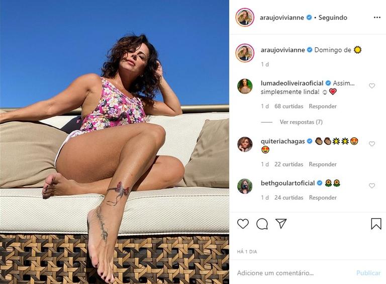 Viviane Araújo tomando sol