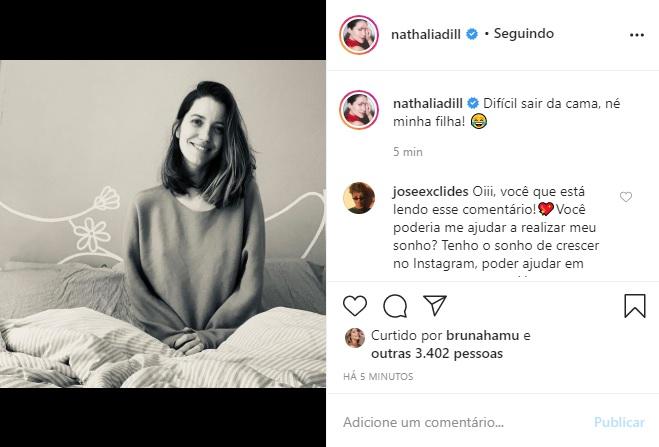 Nathalia Dill aparece em clique na cama e faz brincadeira