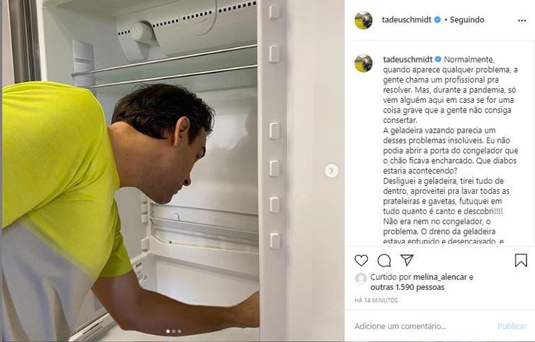 Tadeu Schmidt concerta a geladeira de casa sozinho