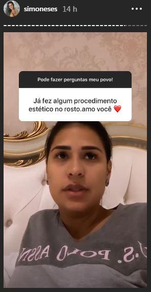 Simone fala sobre vida sexual na quarentena e plásticas