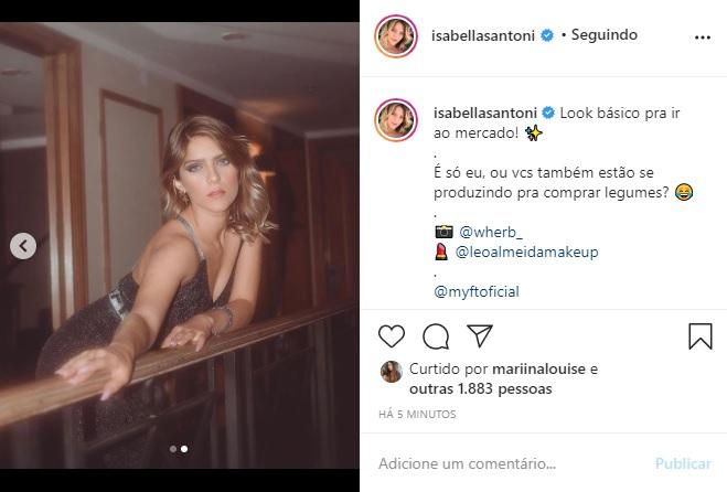 Isabella Santoni arranca elogios em clique de vestido e make