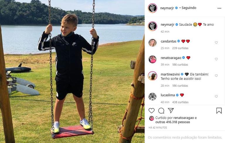 Neymar Jr. se derrete ao publicar clique do filho brincando