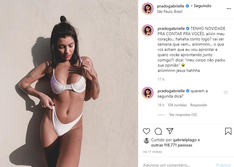 Gabi Prado posa com biquíni branco