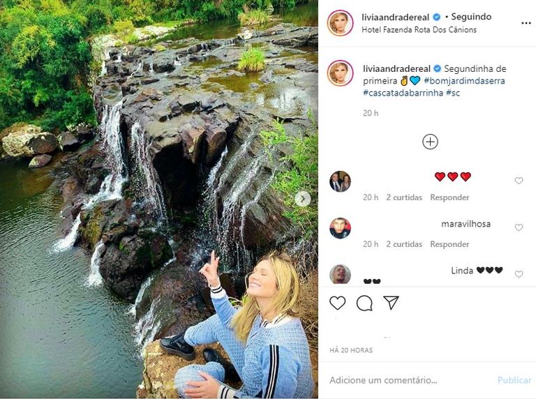 Lívia Andrade em cachoeira