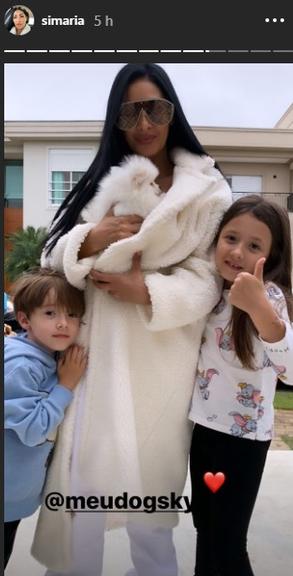 Simaria com os filhos e cachorro