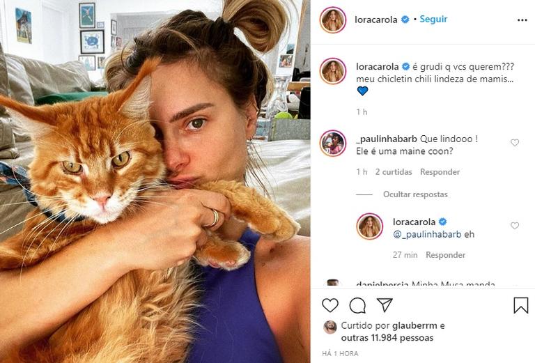 Carolina Dieckmann posa com gatinho