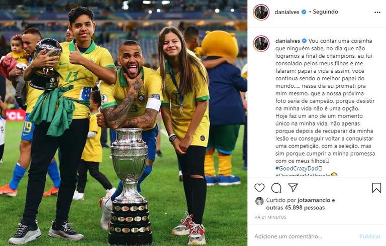 Daniel Alves relembra título e conselho dos filhos