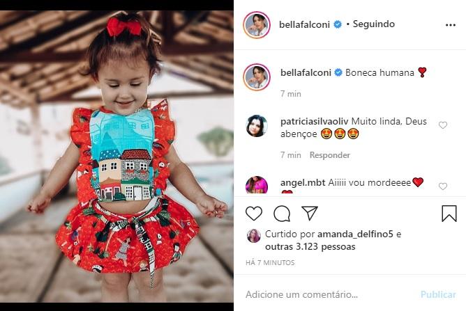 Bella Falconi posta foto de Stella com a barriguinha de fora