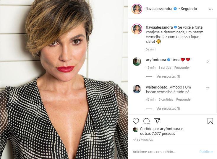 Flávia Alessandra ganha elogios ao surgir de batom vermelho