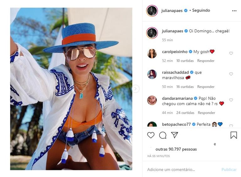 Juliana Paes posa com roupa de praia chiquérrima 