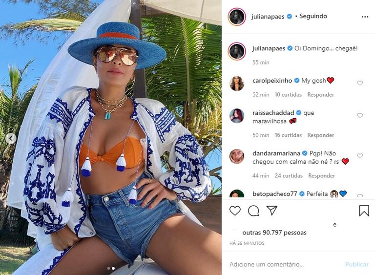 Juliana Paes posa com roupa de praia chiquérrima 