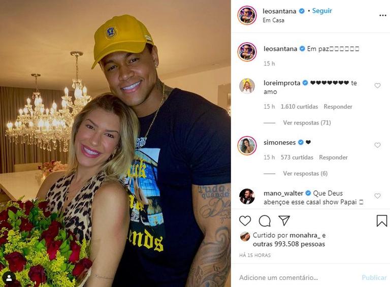 Lorena Improta ganha buquê de rosas vermelhas de Léo Santana