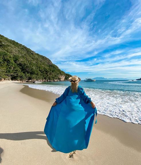 Ana Paula Siebert compartilha foto com paisagem paradisíaca