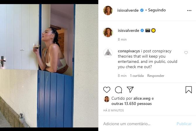 Isis Valverde compartilha clique na janela e arranca elogios