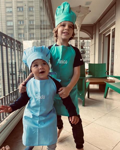 Luma Costa encanta ao mostrar filhos vestidos de mini chefs