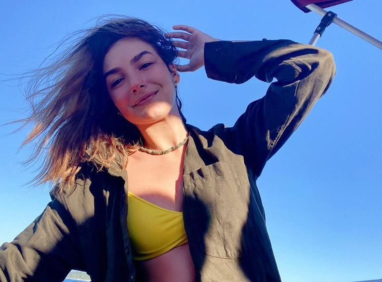 Marina Moschen exala plenitude ao posar para lindo clique