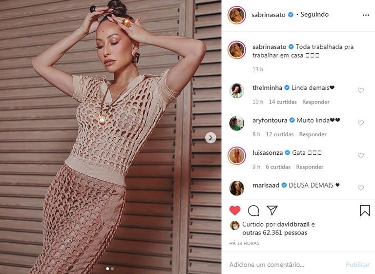 Sabrina Sato mostra look para trabalhar em casa