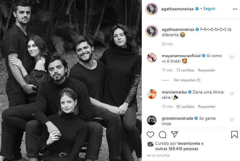 Agatha Moreira, Rodrigo Simas, Bruno Gissoni, Yanna Lavigne, Felipe Simas e Mariana Uhlmann surgem juntos em clique de família