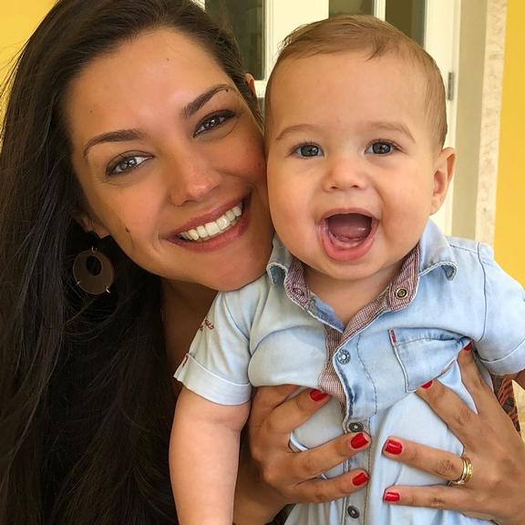 Thais Fersoza encanta a web ao relembrar clique com o filho