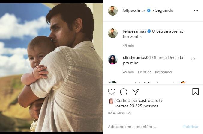 Felipe Simas encanta as redes ao postar clique com o caçula