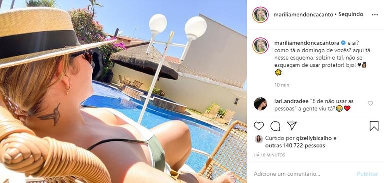 Marília Mendonça aparece em clique tomando sol e é elogiada