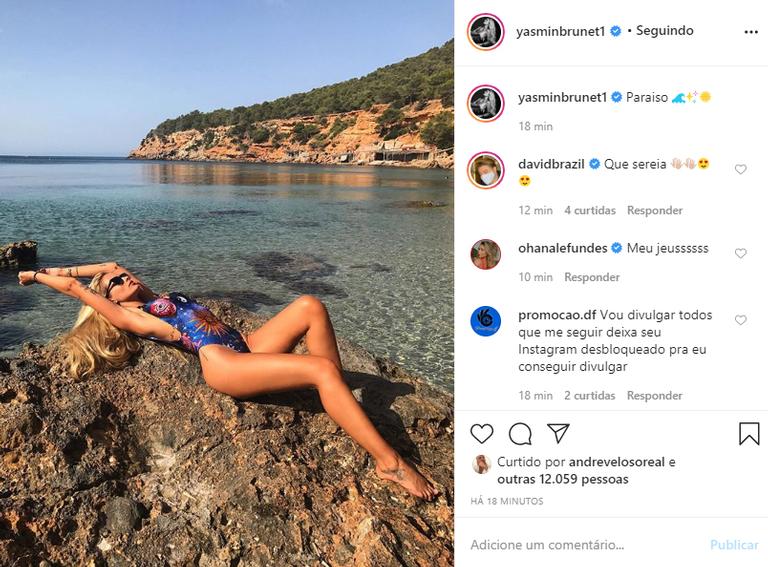 Yasmin Brunet exibe corpão em dia de praia