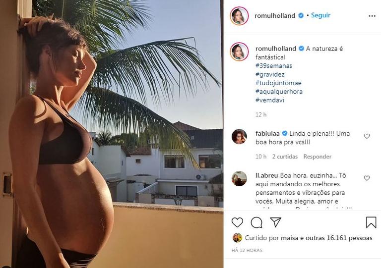 Rosanne Mulholland mostra barrigão em clique