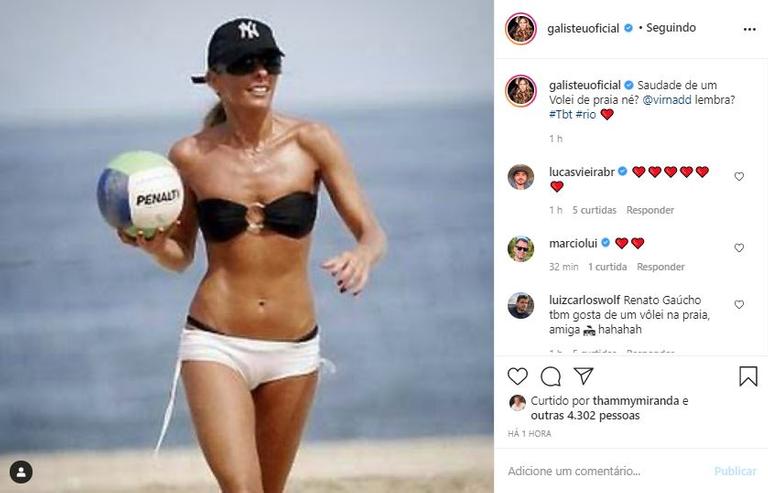 Adriane Galisteu relembra clique antigo na praia 