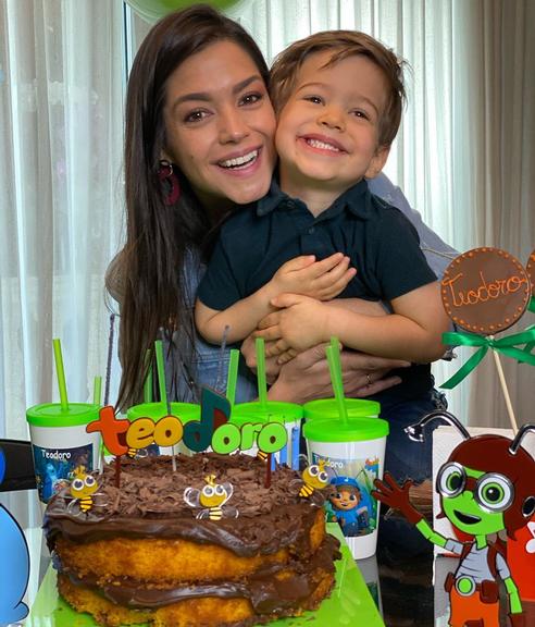 Thais Fersoza mostra festinha de aniversário do filho