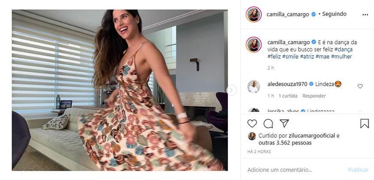 Camilla Camargo surge radiante em cliques dançando