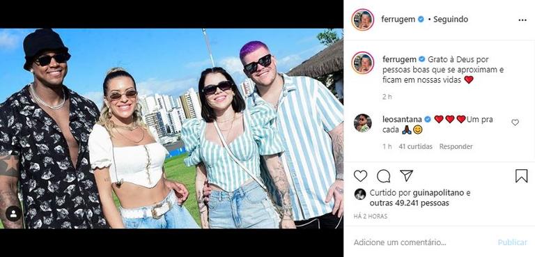 Ferrugem e sua esposa posam com Lore Improta e Léo Santana