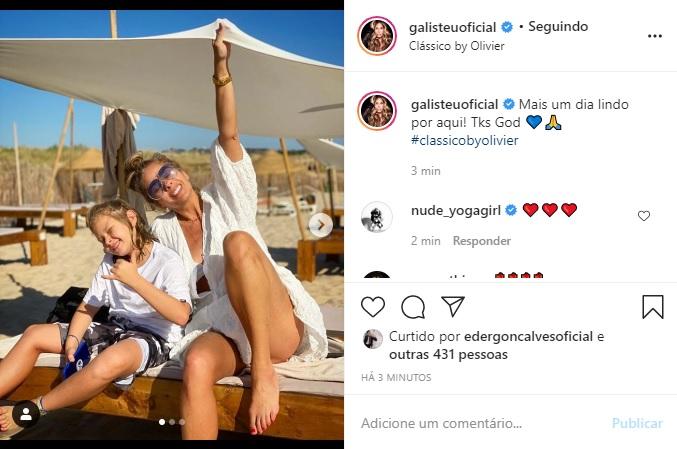 Adriane Galisteu posta clique divertido na praia com o filho