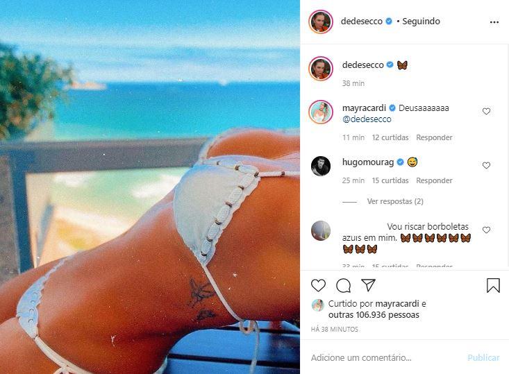 Deborah Secco exibe boa forma ao fazer clique de biquíni