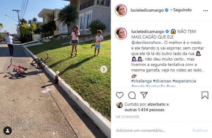 Luciele Di Camargo e os filhos fazem brincadeira na rua