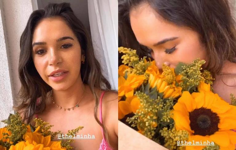 Gizelly Bicalho recebe flores de Thelminha e se emociona