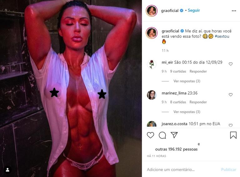 Gracyanne Barbosa posa apenas com camisa branca transparente