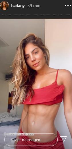 Hariany Almeida exibe barriga trincada