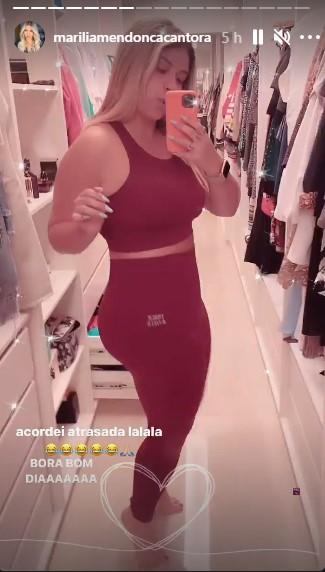 Marília Mendonça de look de ginástica