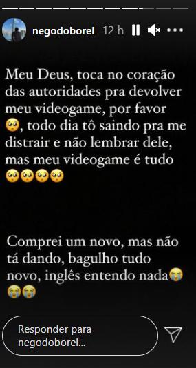 Nego do Borel faz oração e pede devolução de videogame