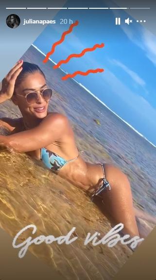  Juliana Paes empina o bumbum com biquíni fio dental 