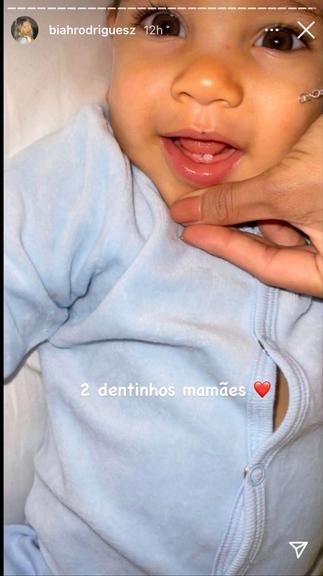 Biah Rodrigues mostra os 2 dentes de Theo