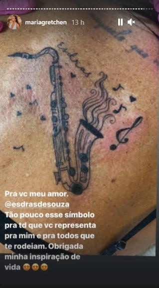 Gretchen faz tatuagem em homenagem ao marido, Esdras