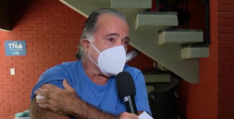 Tony Ramos recebe primeira dose da vacina contra Covid-19