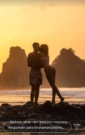 Bruna Marquezine posta foto beijando Enzo Celulari