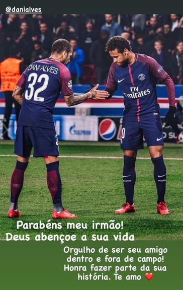 Neymar Jr. comemora aniversário de Daniel Alves: ''Te Amo''