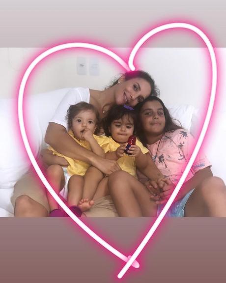 Ivete Sangalo ao lado de Marcelo, Marina e Helena 