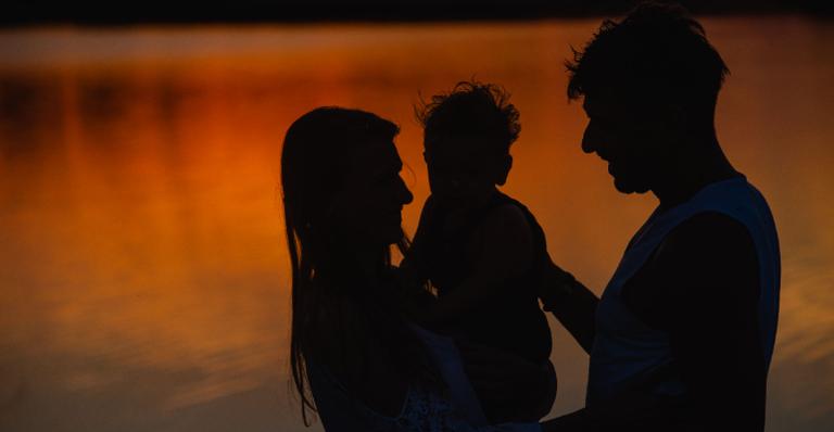 Julio Rocha e Karoline Kleine celebram 1 ano do caçula