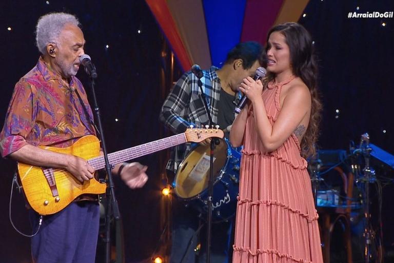 Juliette Freire e Gilberto Gil se emocionam durante live