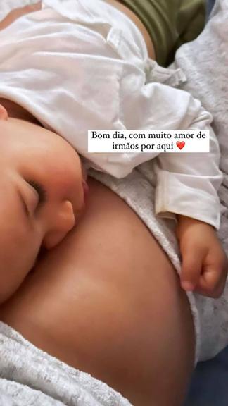 Biah Rodrigues mostra o filho de dengo com a sua barriga